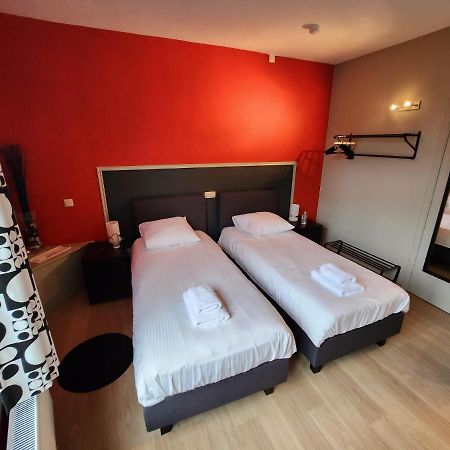 Hotel Francorchamps Pitlane Lodge ภายนอก รูปภาพ