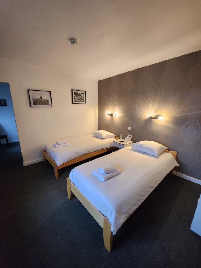 Hotel Francorchamps Pitlane Lodge ภายนอก รูปภาพ